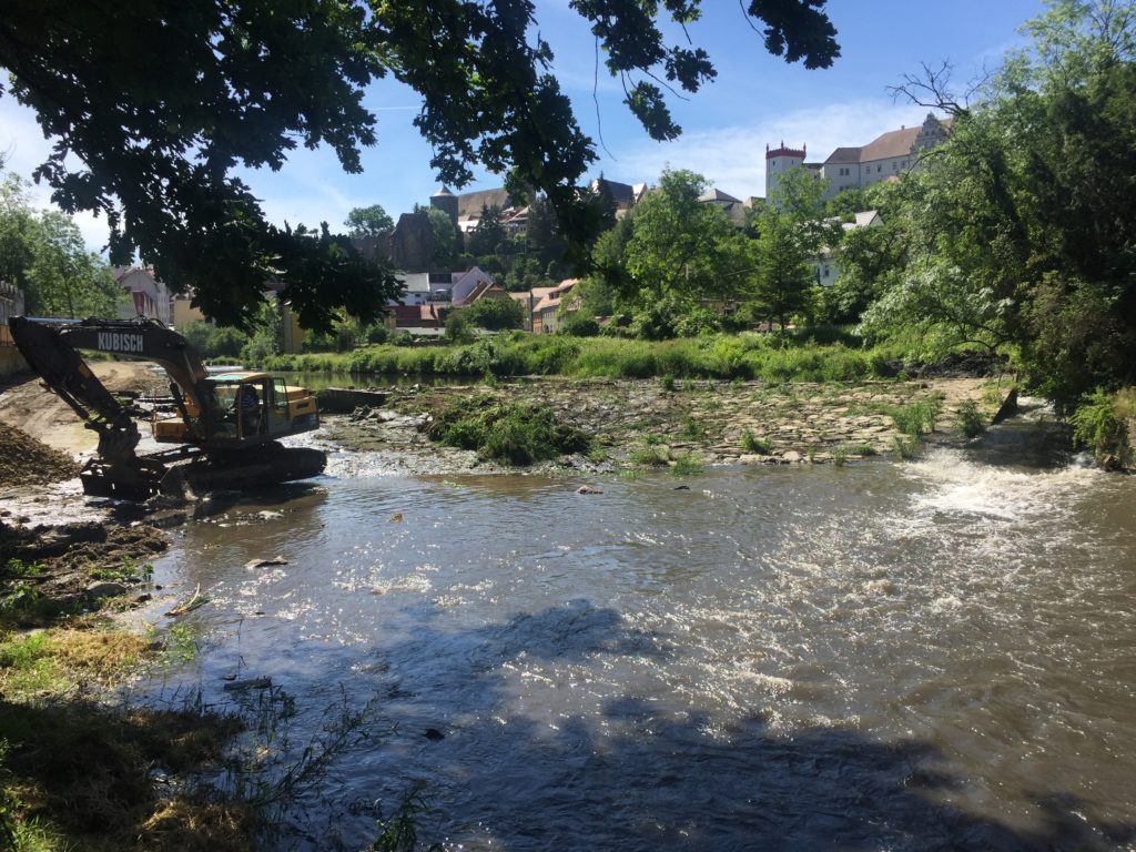 Spree in Bautzen, Wehrrückbau und Herstellung von Böschungen